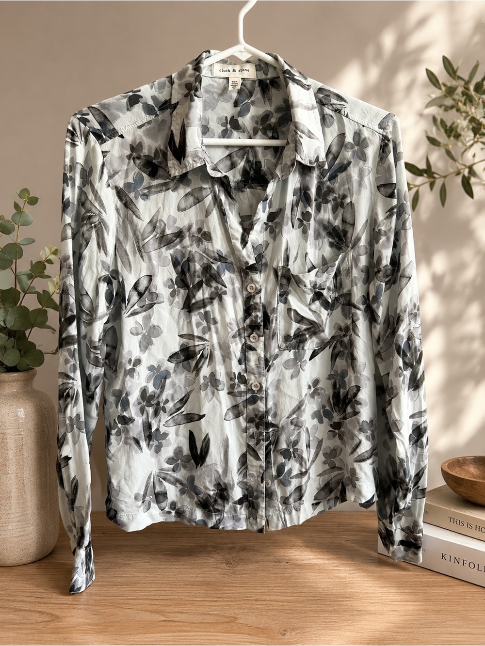 Cloth & Stone Women's Black Floral Button-Front Shirt Size Small